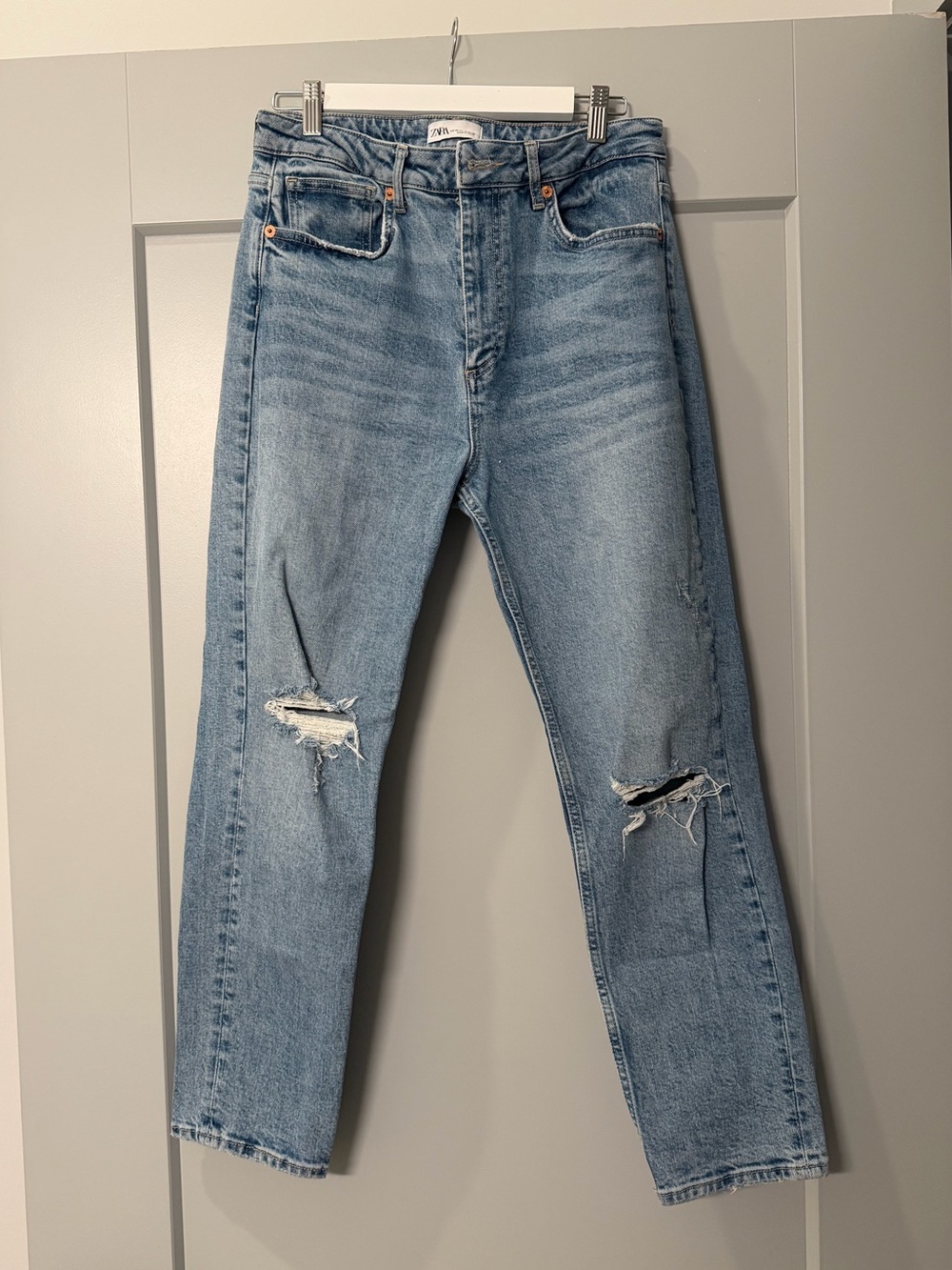 Zara US 10 EU 42 Light Wash High Rise Distressed Straight Leg Jeans